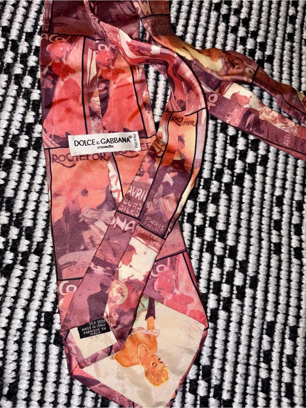 Dolce & Gabbana 90s Pin Up / Peek a boo Graphic Silk Tie - Picture 8 of 13